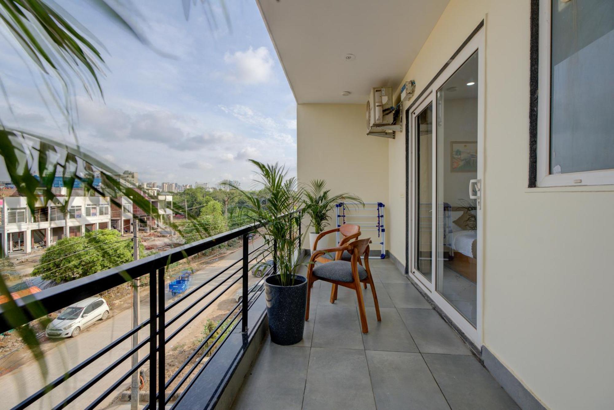 The Lodgers Studio Apartment Infront Of Artemis Hospital Gurugram Gurgáon Exteriér fotografie